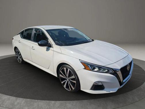 White 2020 Nissan Altima SR FWD