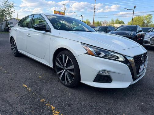 White 2020 Nissan Altima SR FWD