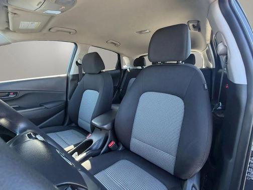 Gray 2021 Hyundai KONA SE