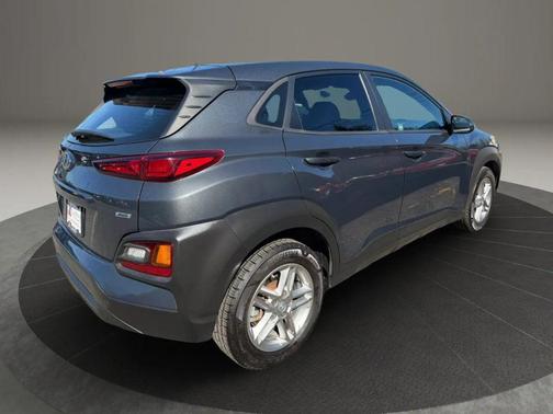 Gray 2021 Hyundai KONA SE