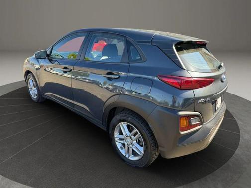 Gray 2021 Hyundai KONA SE