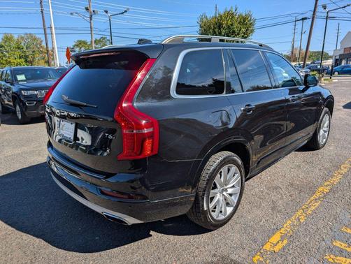 2018 Volvo XC90 T6 Momentum