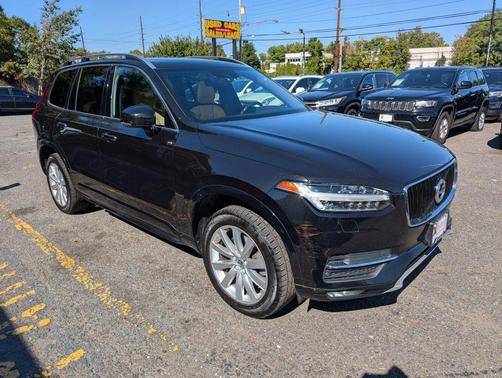 2018 Volvo XC90 T6 Momentum