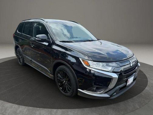 Labrador Black Metallic 2020 Mitsubishi Outlander SP