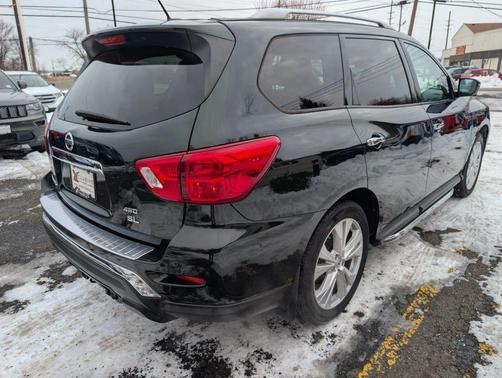 2018 Nissan Pathfinder SL