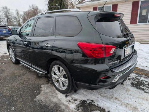 2018 Nissan Pathfinder SL