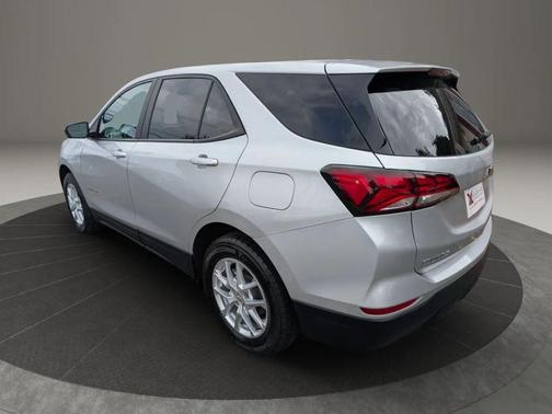 Silver Ice Metallic 2022 Chevrolet Equinox LS