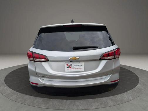 Silver Ice Metallic 2022 Chevrolet Equinox LS