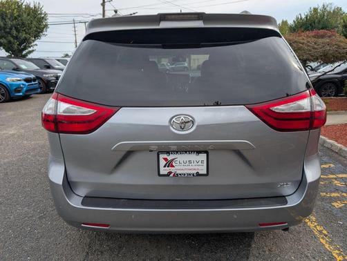 2018 Toyota Sienna XLE