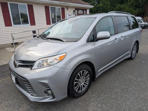 2018 Toyota Sienna XLE
