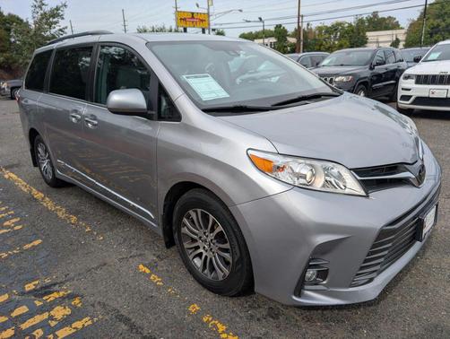 2018 Toyota Sienna XLE