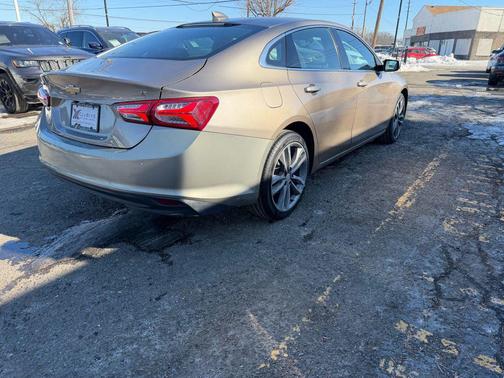 2022 Chevrolet Malibu FWD LT