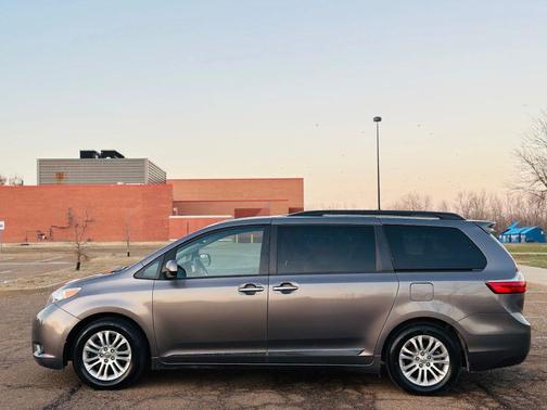 2015 Toyota Sienna XLE