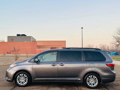2015 Toyota Sienna XLE