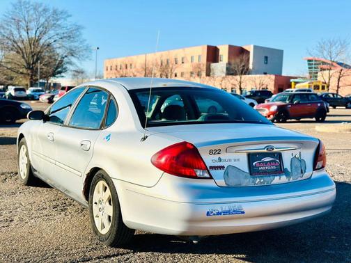 2000 Ford Taurus SE