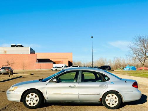 2000 Ford Taurus SE