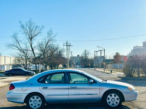 2000 Ford Taurus SE