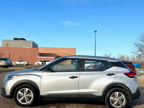 2020 Nissan Kicks S