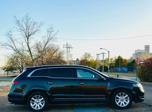 2013 Lincoln MKT Livery