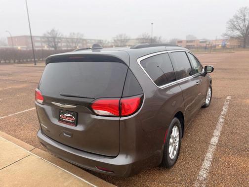 2021 Chrysler Voyager LXI