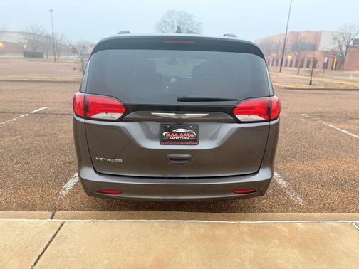 2021 Chrysler Voyager LXI