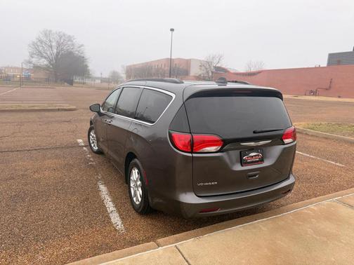 2021 Chrysler Voyager LXI
