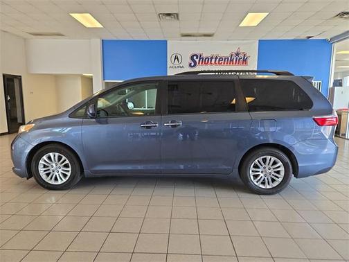 2015 Toyota Sienna XLE