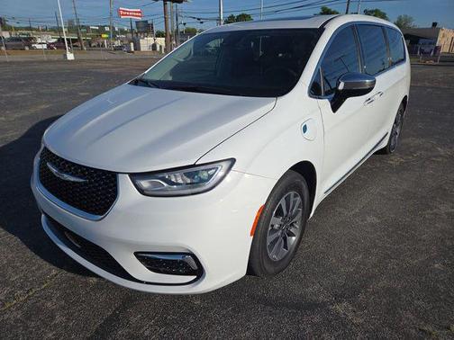 Bright White Clearcoat 2023 Chrysler Pacifica Hybrid Limited