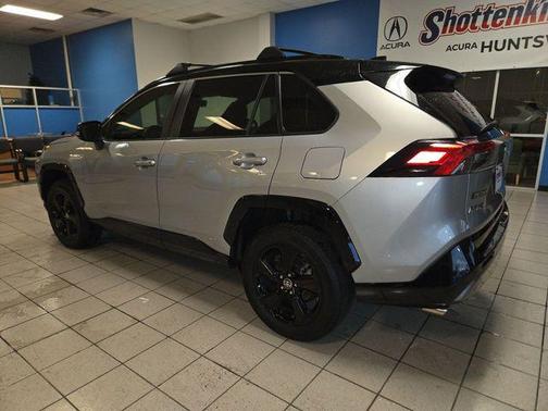 2021 Toyota RAV4 Hybrid SE