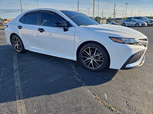Ice Cap 2024 Toyota Camry SE