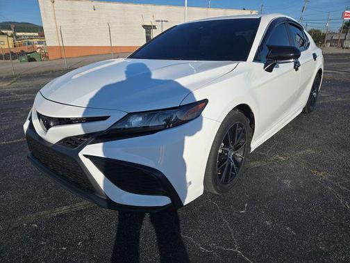 Ice Cap 2024 Toyota Camry SE