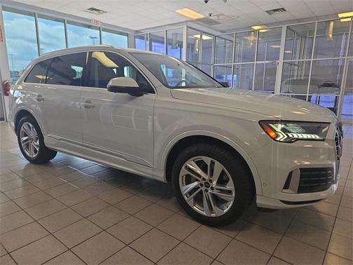 2024 Audi Q7 55 Premium Plus