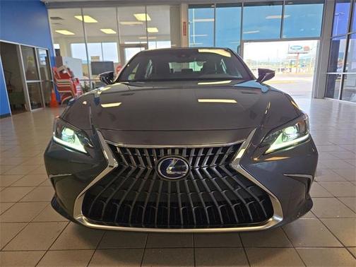 2022 Lexus ES 300h Base