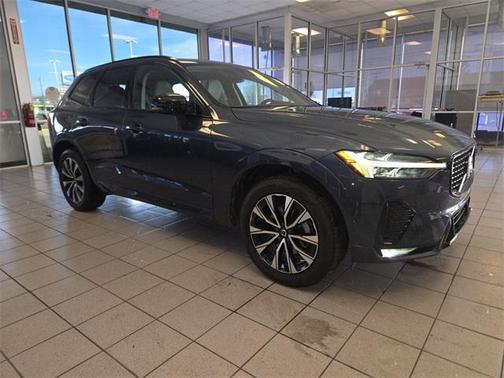 2023 Volvo XC60 B5 Plus Dark Theme