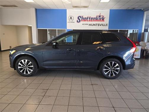 2023 Volvo XC60 B5 Plus Dark Theme