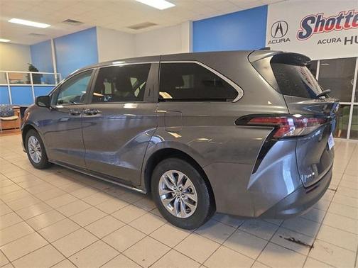 2025 Toyota Sienna LE