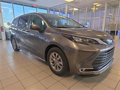 2024 Toyota Sienna XLE 7 Passenger