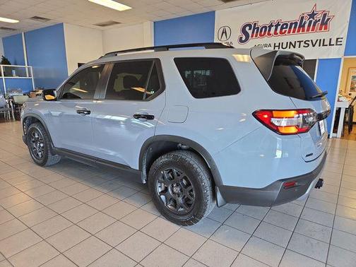 Sonic Gray Pearl 2025 Honda Pilot TrailSport
