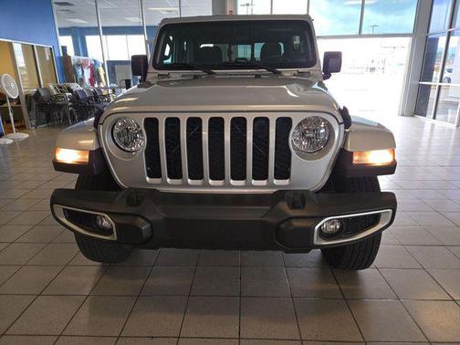 Silver Zynith Clearcoat 2022 Jeep Gladiator Sport S
