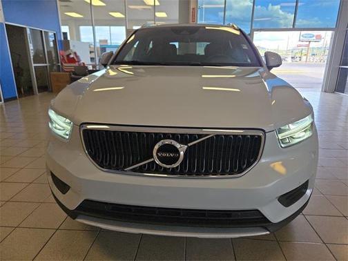 2020 Volvo XC40 T5 Momentum