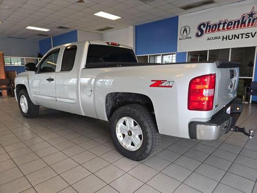 Sheer Silver Metallic 2011 Chevrolet Silverado 1500 LT