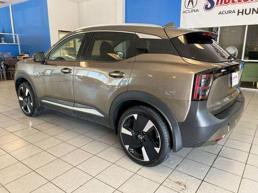 Canyon Bronze Metallic 2025 Nissan Kicks SR