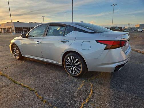 Brilliant Silver Metallic 2023 Nissan Altima 2.5 SV