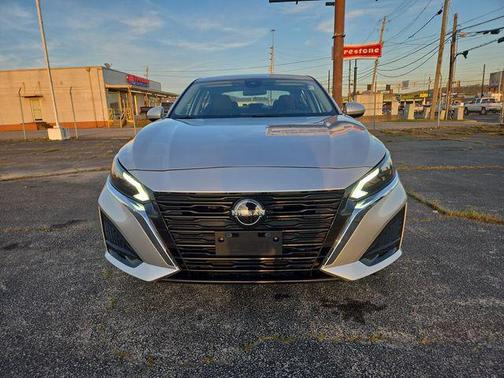 Brilliant Silver Metallic 2023 Nissan Altima 2.5 SV
