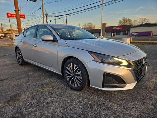 Brilliant Silver Metallic 2023 Nissan Altima 2.5 SV