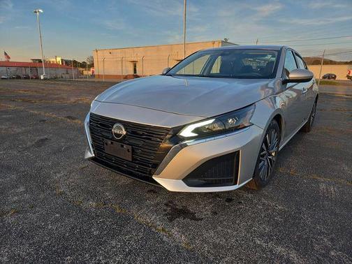 Brilliant Silver Metallic 2023 Nissan Altima 2.5 SV