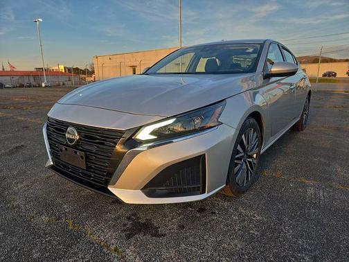 Brilliant Silver Metallic 2023 Nissan Altima 2.5 SV