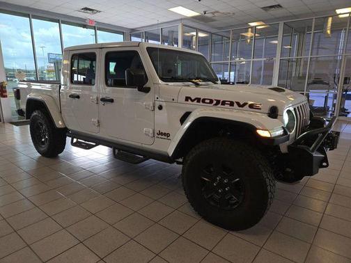 Bright White Clearcoat 2021 Jeep Gladiator Mojave 4x4