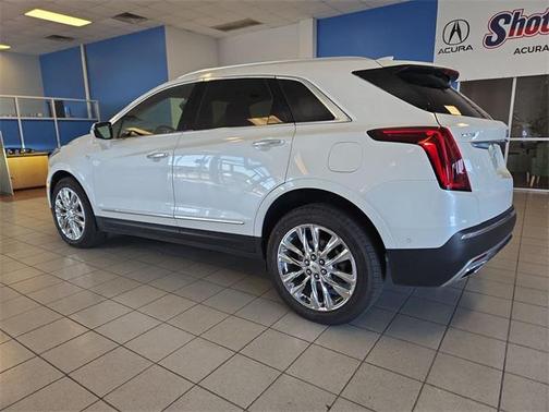 2022 Cadillac XT5 Premium Luxury