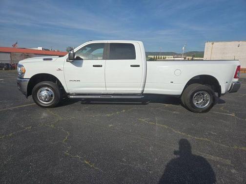 2024 RAM 3500 Big Horn Crew Cab 4x4 8' Box
